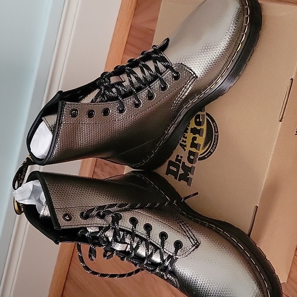 COPY - NEW in box Dr. Martens - Picture 4 of 4
